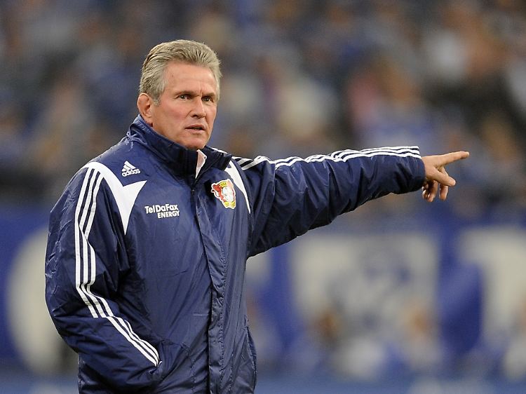 Im Gegensatz zu Bayern-Trainer van Gaal hat Leverkusens Coach Jupp Heynckes keine Probleme mit dem Fitnesstest.
