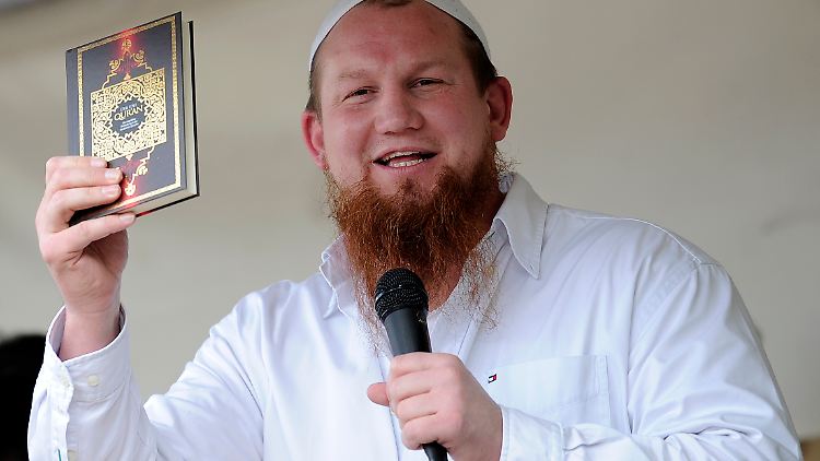 Einer der Köpfe der Salafisten in Deutschland, Pierre Vogel, ist untergetaucht.
