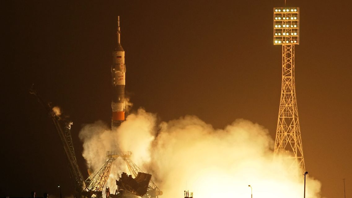 Erstmals startete ein Raumschiff mitten in der Nacht vom Weltraumbahnhof Baikonur.