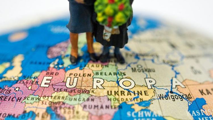Seit 2015 ist in der EU eine Erbrechtsverordnung anwendbar, die einheitliche Regelungen bei grenzüberschreitenden Erbfällen bringt.