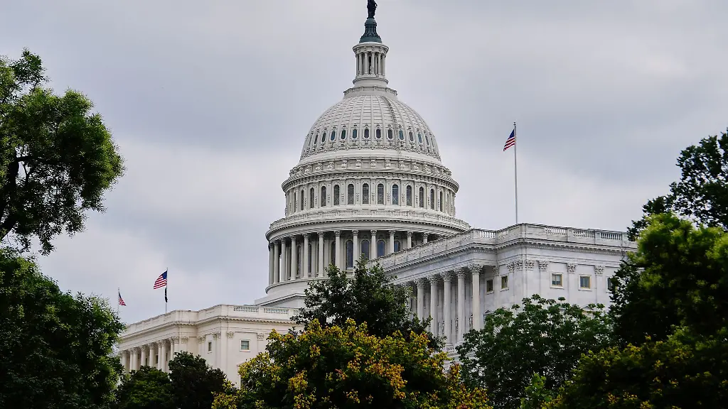 Das-vom-US-Kongress-beschlossene-Gesetz-streicht-unter-anderem-bereits-genehmigte-Bundesmittel-fuer-oeffentliche-Rundfunksender