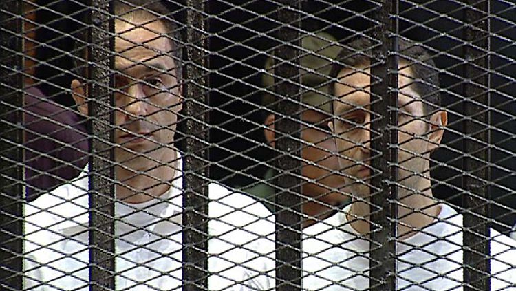 Gamal und Alaa: Die 48 und 50 Jahre alten Mubarak-Söhne sitzen weiter in Untersuchungshaft.