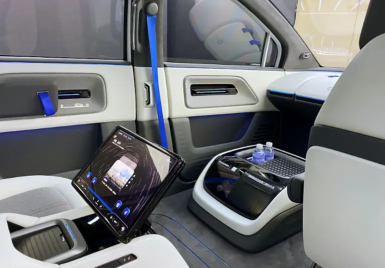 2022-07-21T020521Z-64500601-RC2KFV9JO8YC-RTRMADP-3-CHINA-BAIDU