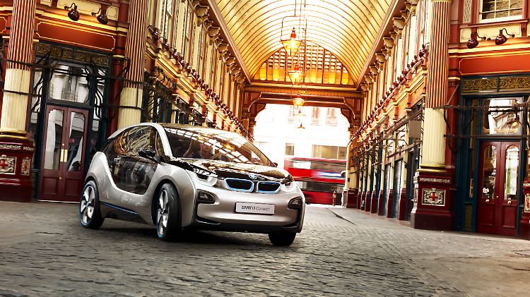 Wenn es im kommenden Jahr an der Tür klingelt, könnte es ein Verkaufsberater von BMW sein.