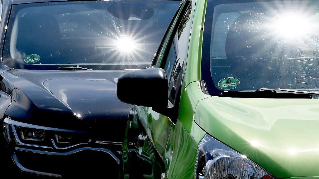 Passanten-hatten-die-Notlage-der-schreienden-Kinder-im-Auto-bemerkt-und-umgehend-den-Notruf-verstaendigt