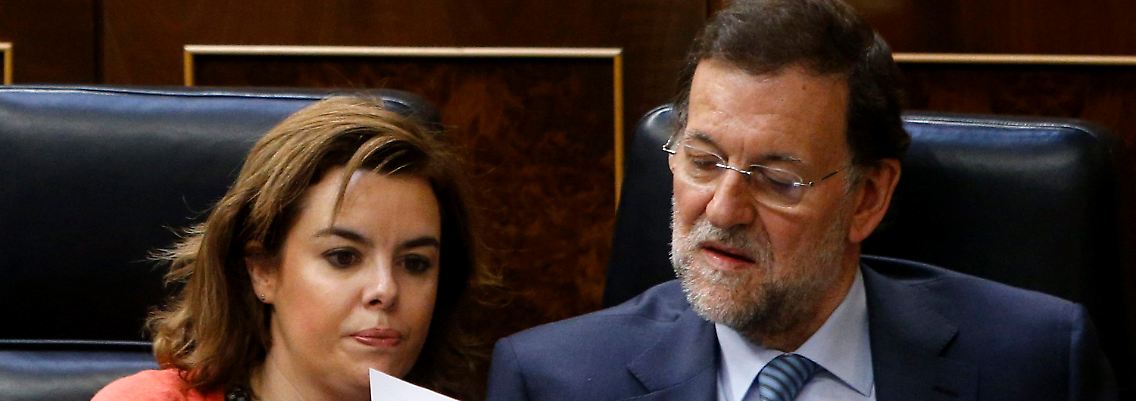 In Madrid wird derzeit intensiv gerechnet: Mariano Rajoy mit seiner Stellvertreterin Soraya Saenz de Santamaria.
