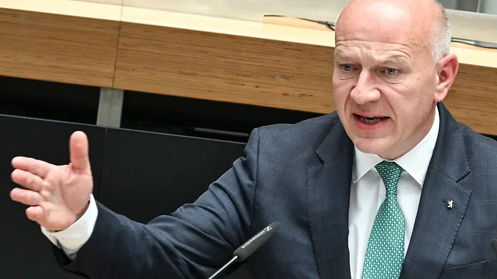 Berlins-Regierender-Buergermeister-haelt-das-Erinnern-an-den-Widerstand-im-Nationalsozialismus-fuer-wichtig