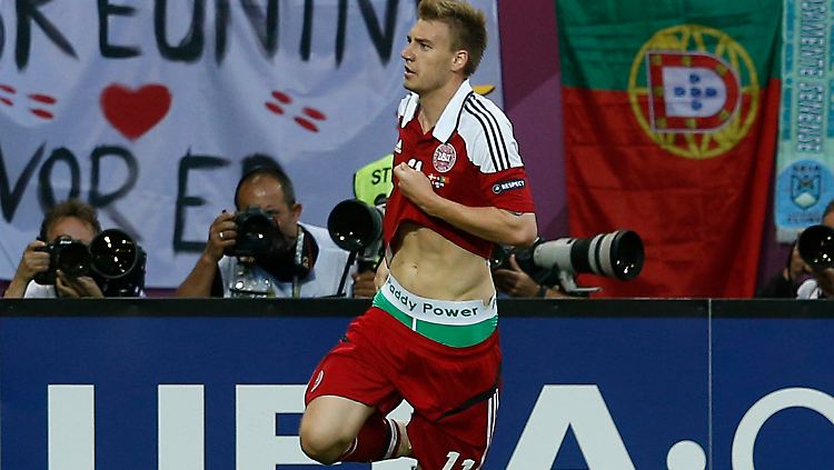 Nicklas Bendtner, freizügig.