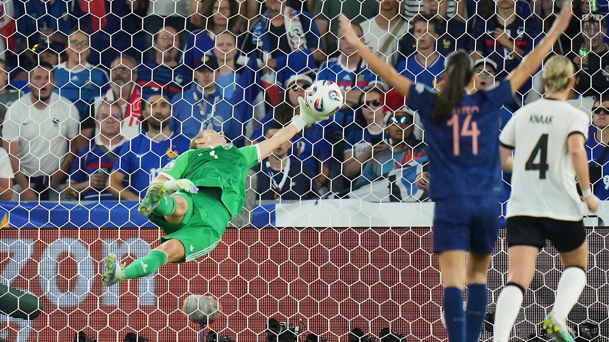 Nicht-nur-Kahn-huldigt-Berger-Ihre-Weltklasse-sorgt-f-r-den-Fu-ball-Moment-des-Jahres