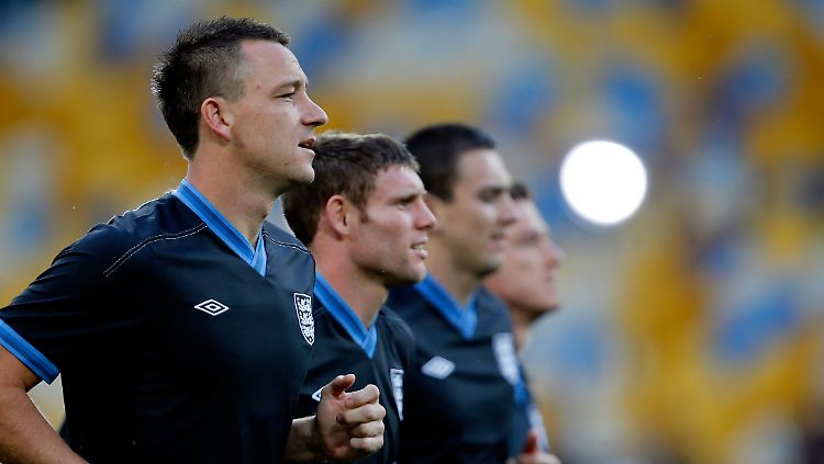 Mit neuem Elan: John Terry (l.) und Kollegen.