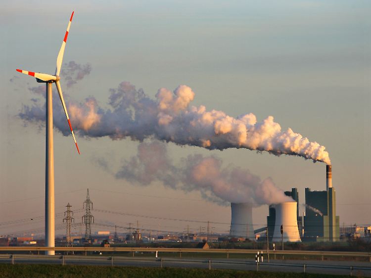Das Braunkohlekraftwerk Schkopau bei Halle liefert mit rund 900 Megawatt Nettoleistung Strom für die öffentliche Versorgung, Energie für den Chemiestandort Buna und die Deutsche Bahn.