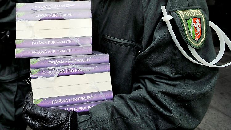 Hunderte Beamte durchsuchten Einrichtungen der Salafisten.