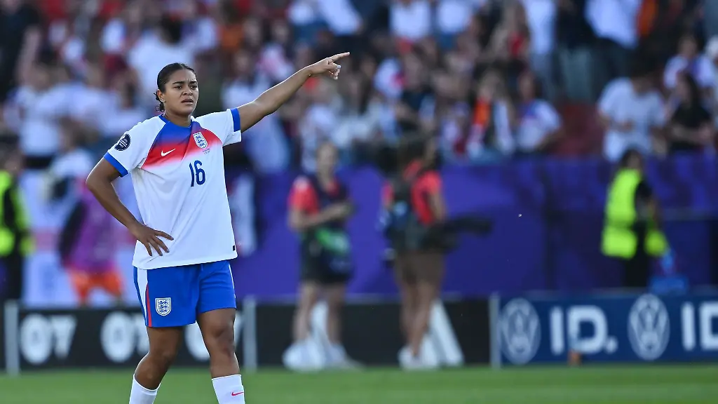 Jess-Carter-waehrend-des-EM-Spiels-gegen-die-Niederlande