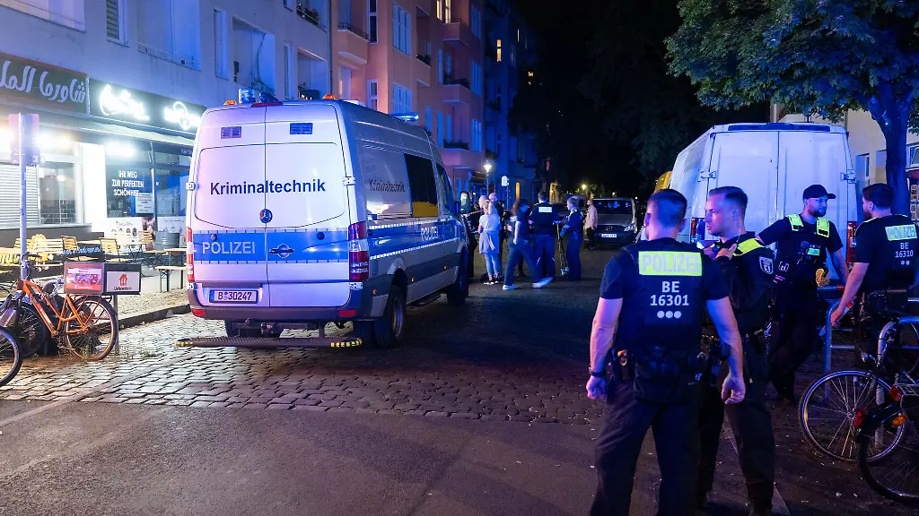 Die-Polizei-war-am-Samstagabend-mit-grossem-Aufgebot-in-Gesundbrunnen-im-Einsatz