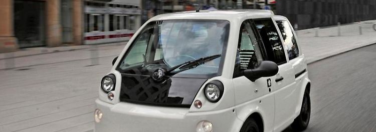 Platz für drei Personen und ein Kofferraumvolumen von 260 Litern bei 2,87 Metern Fahrzeuglänge - das bietet das E-Mobil Mia vom Hersteller Mia Electric.