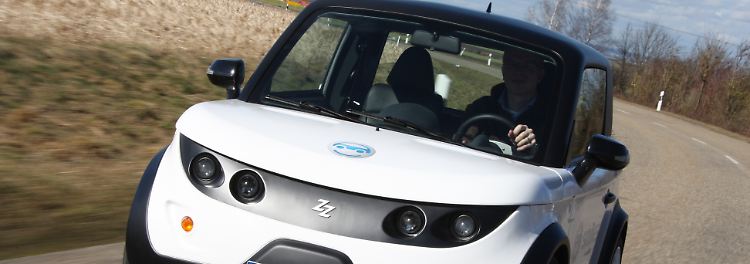 Elektrischer Vorreiter im Kleinformat: Seit zwei Jahren ist der Tazzari Zero zu haben. Ab rund 24.000 Euro kostet der weitgehend aus Kunststoff gefertigte Autoknirps aus Italien.