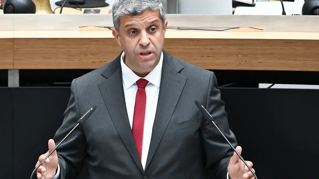 Der-Berliner-SPD-Fraktionsvorsitzende-Raed-Saleh-verteidigt-den-Plan-des-Senats-hohe-neue-Schulden-aufzunehmen