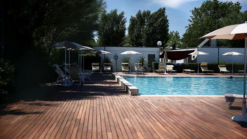 e1354483fedeed35469bd8fca15b2f2c