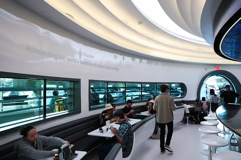 AFP-20250722-67F37X2-v1-HighRes-UsBusinessTeslaDiner