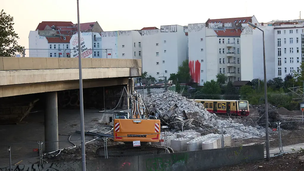 Die-marode-Westendbruecke-wurde-im-April-abgerissen-Sie-soll-nun-an-selber-Stelle-neu-gebaut-werden