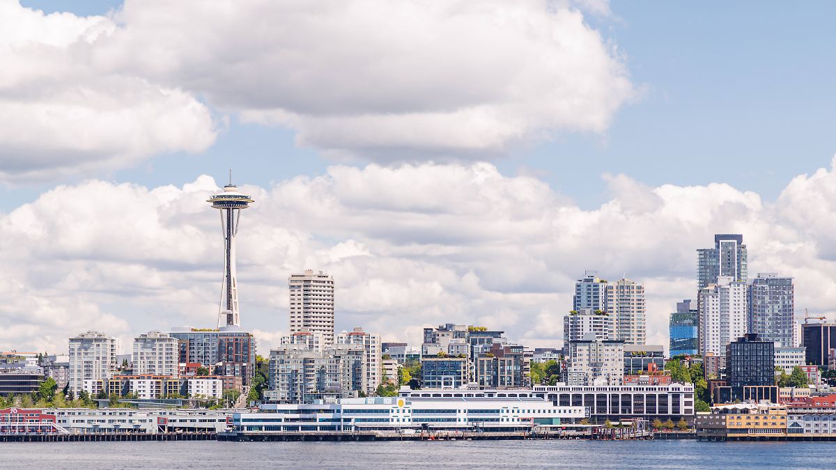 Deutschland am Morgen05:57 Mehrere Tote durch Schüsse nahe Space Needle
