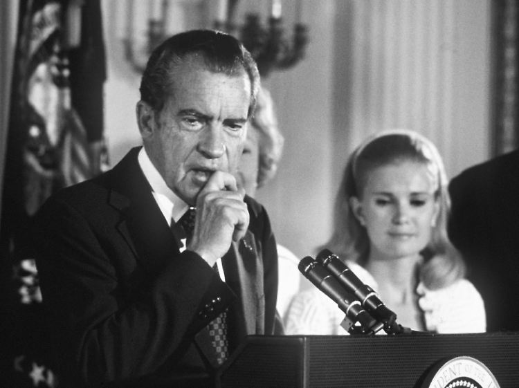 Wegen des Watergate-Skandals trat Nixon 1974 als einziger Präsident in der Geschichte der Vereinigten Staaten von seinem Amt zurück.