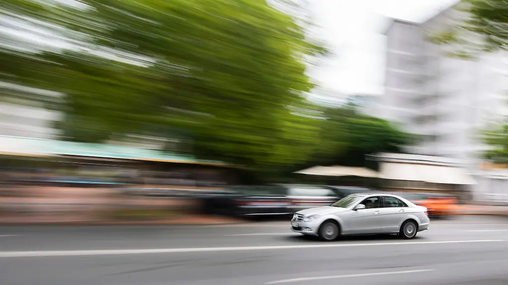 Die-Frage-ob-nach-dem-Verlust-eines-Dienstwagens-mit-privatem-Nutzungsrecht-eine-Entschaedigung-gerechtfertigt-ist-beschaeftigt-derzeit-das-Bundesarbeitsgericht
