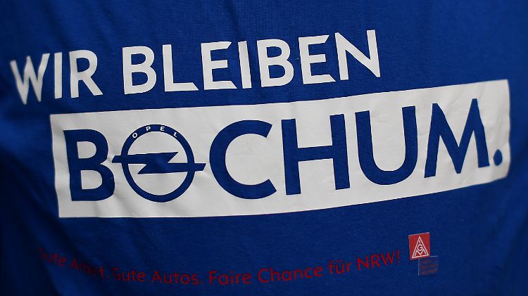 Aus Protest gegen die Schließungspläne hat die Belegschaft des Opel-Werks in Bochum den Vorstand allein im Saal sitzen lassen.