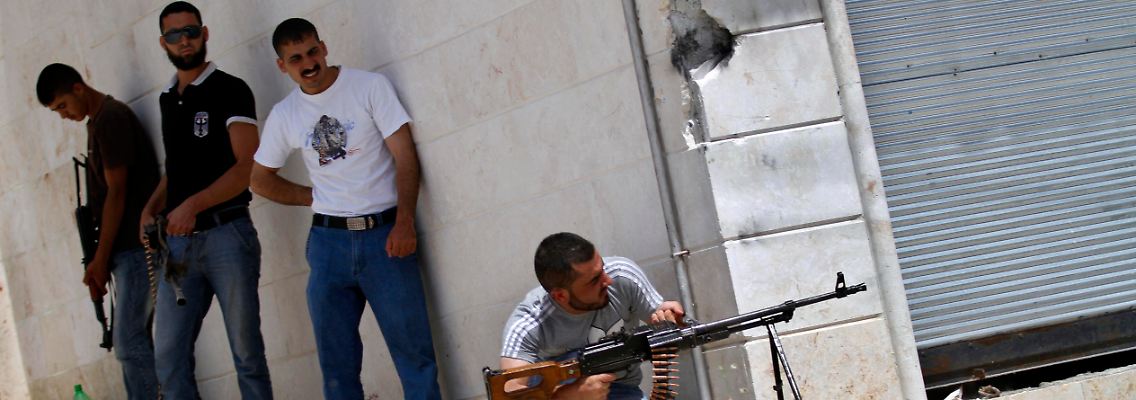Bei Kämpfen zwischen den Rebellen (im Bild) und den Regierungstruppen in Idlib.