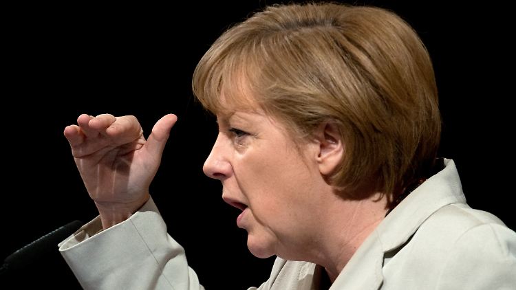 Merkel leht eine Lockerung der Sparauflagen für Athen ab: Griechenland muss aufhören, Europa "am Nasenring durch die Manege zu führen".