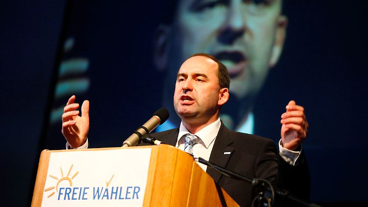 Hubert Aiwanger will sich den Arbeitsanzug anziehen.