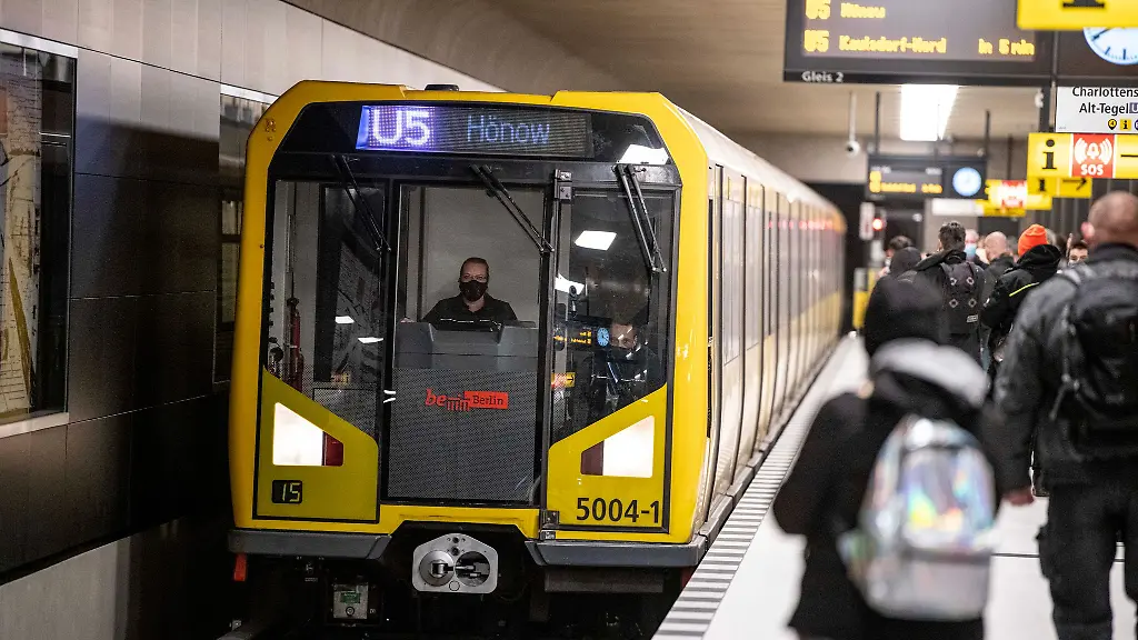 Fahrgaeste-der-U5-muessen-sich-im-Osten-Berlins-auf-eine-mehrwoechige-Sperrung-einstellen