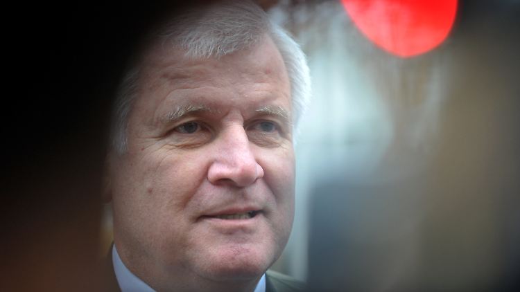 Horst Seehofer, lautstark.