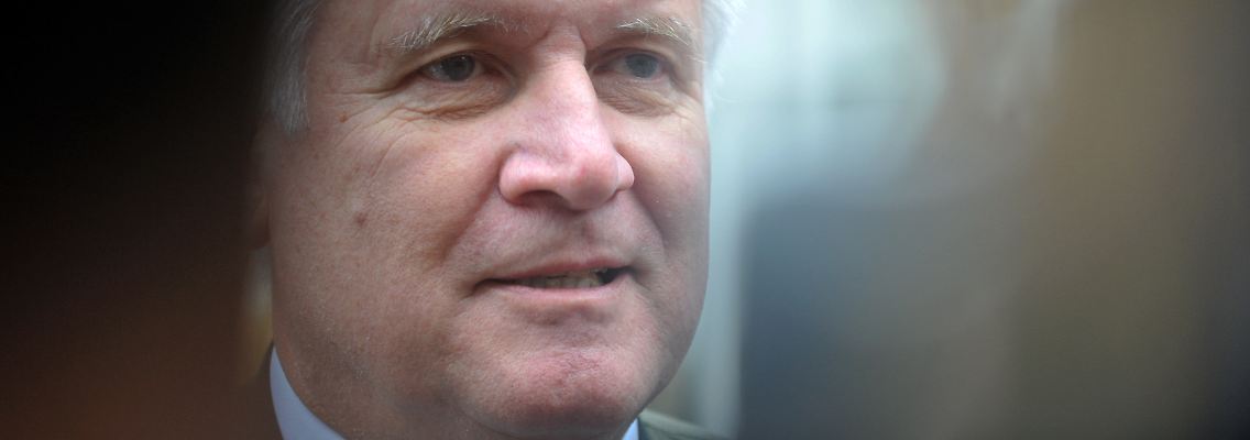 Horst Seehofer, lautstark.