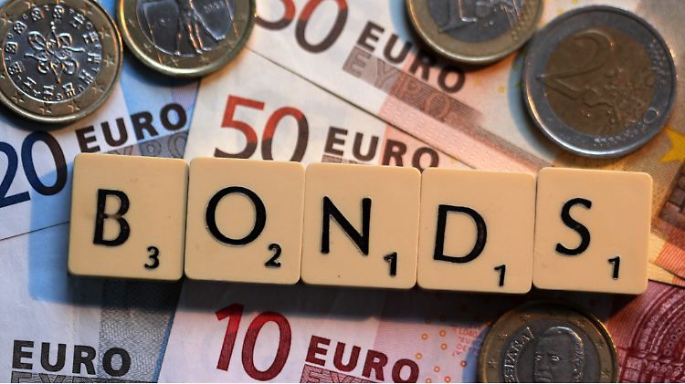 Um Berlins Blockade zu durchbrechen, will die EU-Kommission offenbar "Eurobonds light" vorschlagen, mit denen die Haftung Deutschlands für die Schulden anderer Länder begrenzt werden soll.