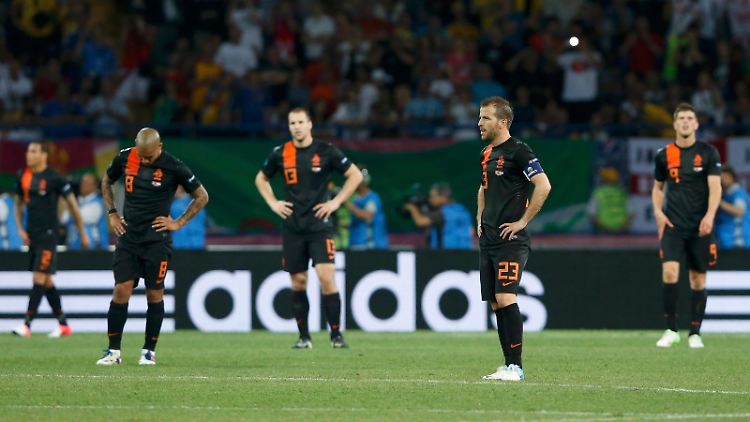 Die Niederländer sind konsterniert: Das als Favorit gehandelte Team fährt ohne Sieg nach Hause.