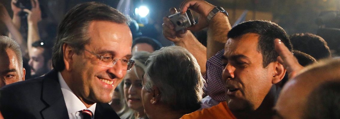 Der Chef der Konservativen, Samaras, wird zu seinem Wahlsieg beglückwünscht.