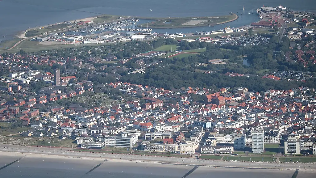 Die-Buhnenfelder-im-Westen-der-ostfriesischen-Insel-werden-mit-neuem-Sand-aufgespuelt-so-soll-Norderney-vor-Sturmfluten-geschuetzt-bleiben