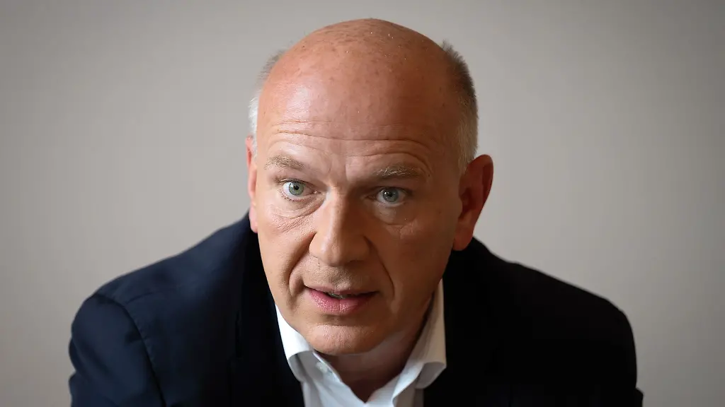 Berlins-Regierender-Buergermeister-Kai-Wegner-will-viele-CSD-Wagen-besuchen