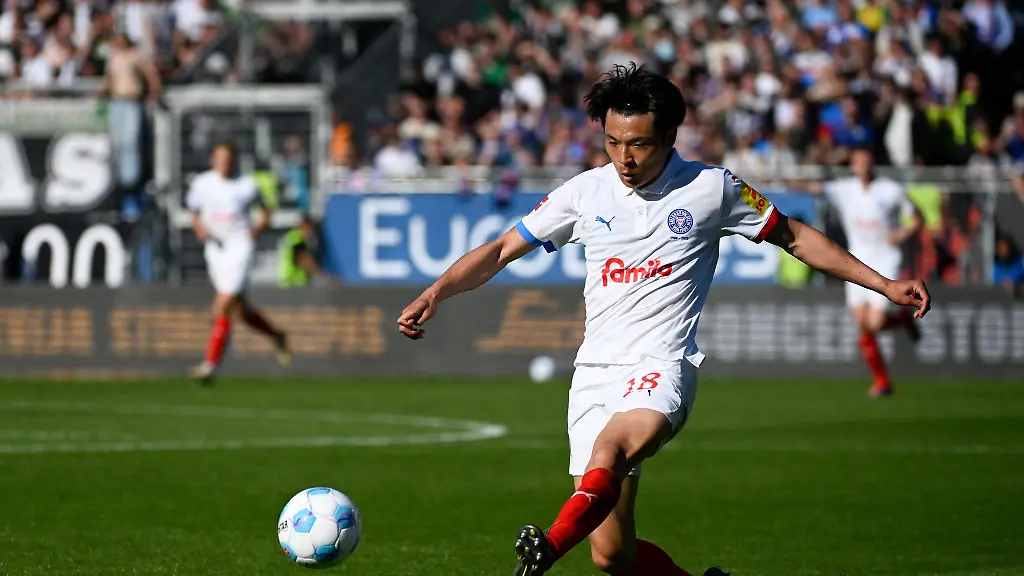 Soll-zu-Borussia-Moenchengladbach-wechseln-Kiels-Shuto-Machino