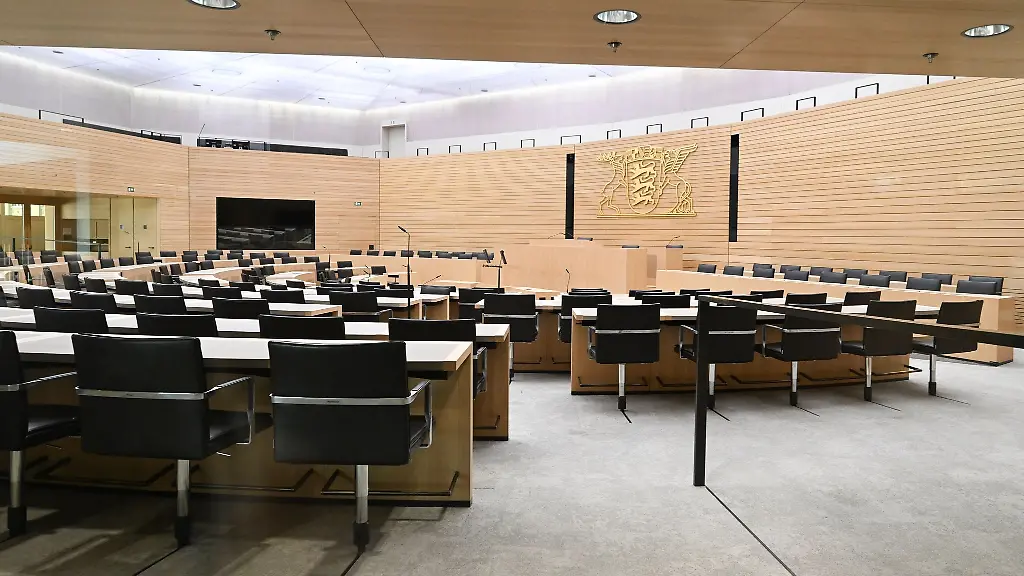 Im-Landtag-von-Baden-Wuerttemberg-hatte-es-einen-Skandal-um-ein-Hakenkreuz-gegeben