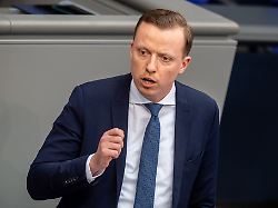 Klare Iran-Haltung gefordert: SPD-Außenpolitiker widerspricht Merz: "Völkerrechtsbrüche benennen"