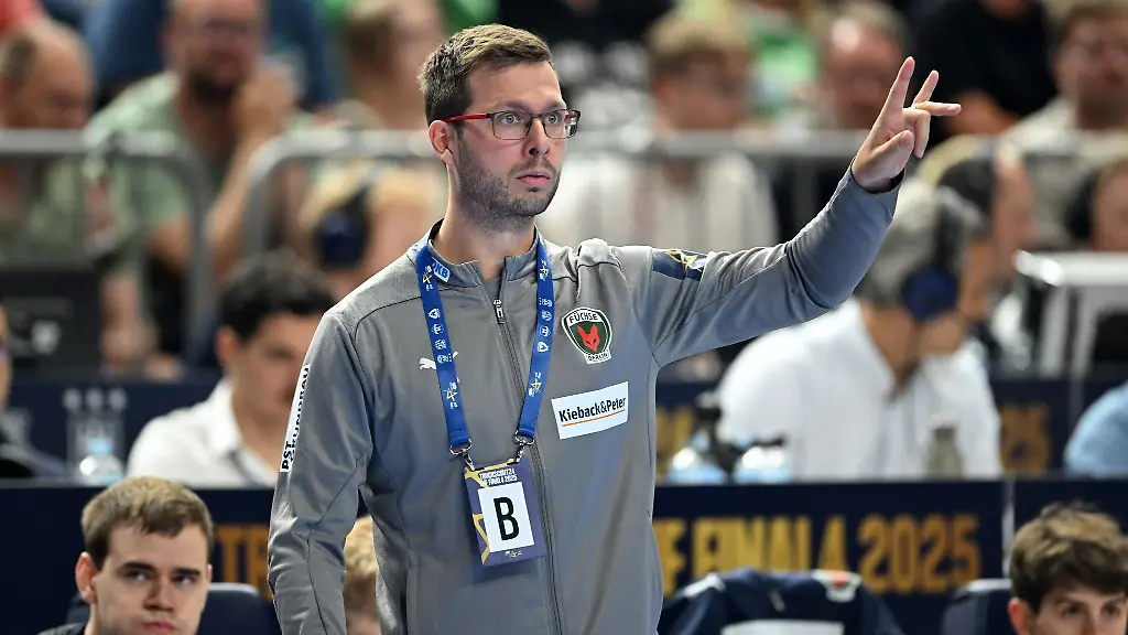 Trainer-Jaron-Siewert-startet-mit-seinen-Fuechsen-in-die-Testspielphase