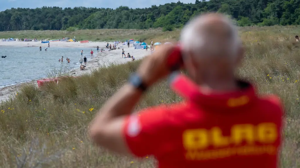 Jochen-Anders-war-lange-Polizist-Nun-ist-er-ehrenamtlicher-Rettungsschwimmer-und-musste-selbst-die-Polizei-rufen