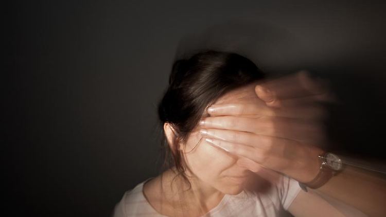 Botox gegen den hämmernden Schmerz - das Mittel sollte nur bei chronischer Migräne und im Einzelfall eingesetzt werden.