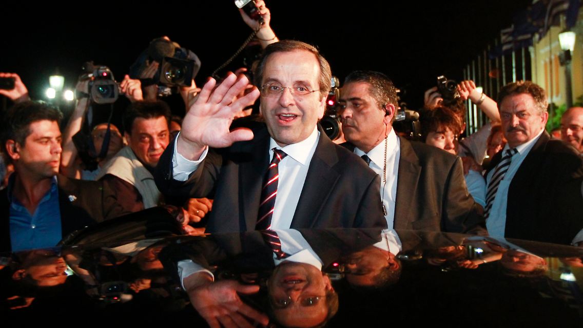 2012-06-17T215542Z_01_ATH15_RTRMDNP_3_GREECE-ELECTION.JPG3342239669164310609.jpg