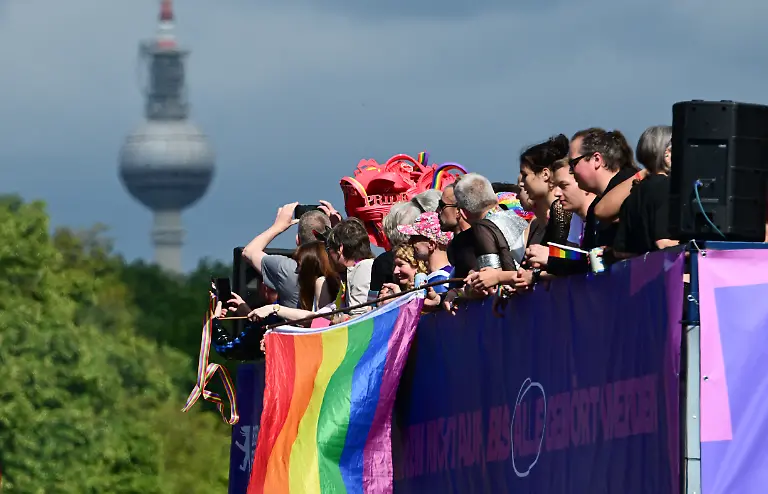 AFP-20250726-67X38N3-v1-HighRes-GermanyLgbtqGayPrideParade