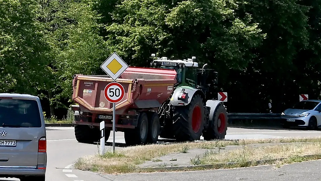 Wie-der-17-Jaehrige-an-die-Schluessel-des-Traktors-kam-ist-unklar