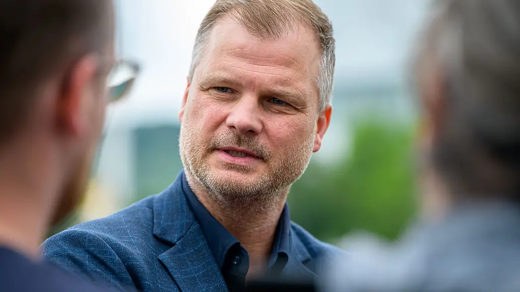 Bearbeitet-derzeit-viele-Transfer-Baustellen-VfB-Sportvorstand-Fabian-Wohlgemuth