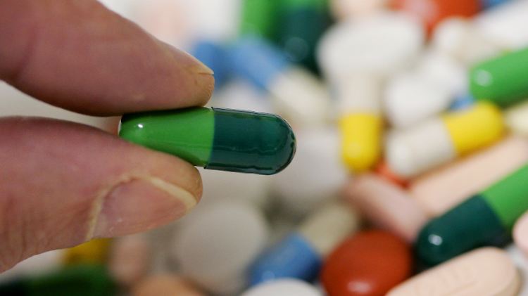 Antidepressiva können zahlreiche Nebenwirkungen mit sich bringen, die meist aber nach kurzer Zeit verschwinden.